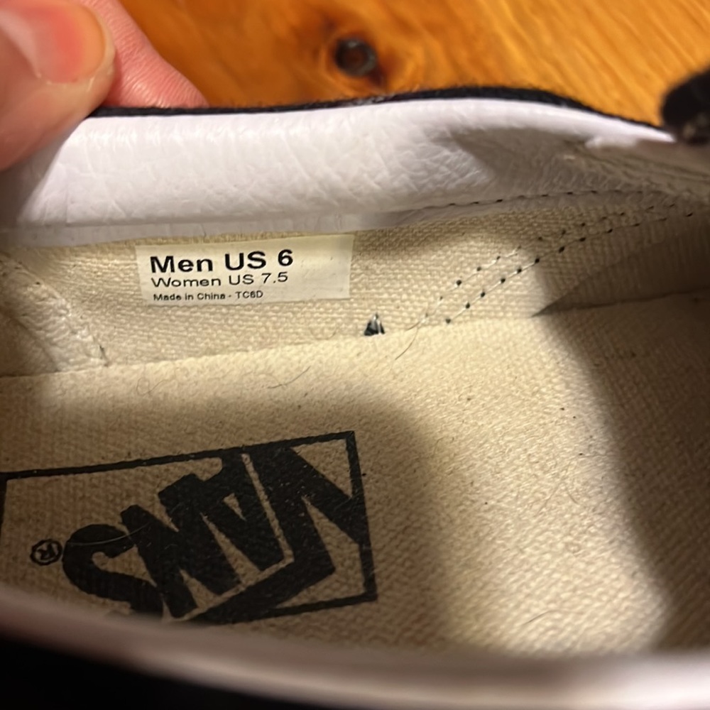 Vans - Picture 4 of 5